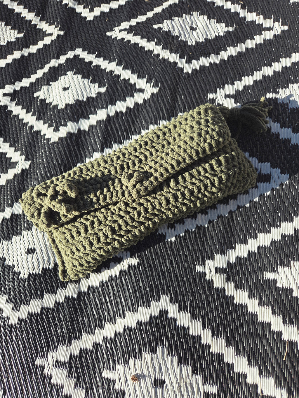 Portable gaming pouch